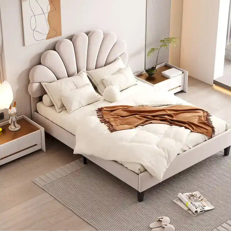 Letto a piattaforma imbottito in velluto rosso a grandezza naturale, testiera con motivo floreale, per 1