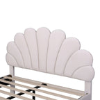 Letto a piattaforma imbottito in velluto rosso a grandezza naturale, testiera con motivo floreale, per 1