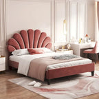 Letto a piattaforma imbottito in velluto rosso a grandezza naturale, testiera con motivo floreale, per 1