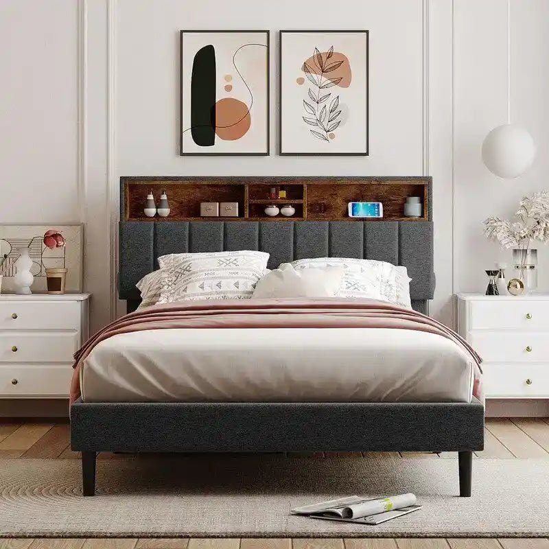Letto a piattaforma in lino beige/marrone con testiera contenitore e stazione di ricarica – Queen/Full, 1–2 persone