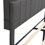 Letto a piattaforma in lino beige/marrone con testiera contenitore e stazione di ricarica – Queen/Full, 1–2 persone